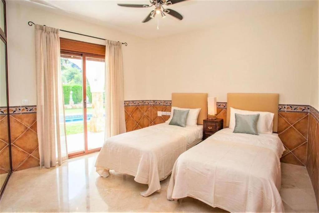 Summer Offers! Fabulous Luxury Villa Near The Beach Sleeps 8 Benalmádena Eksteriør billede