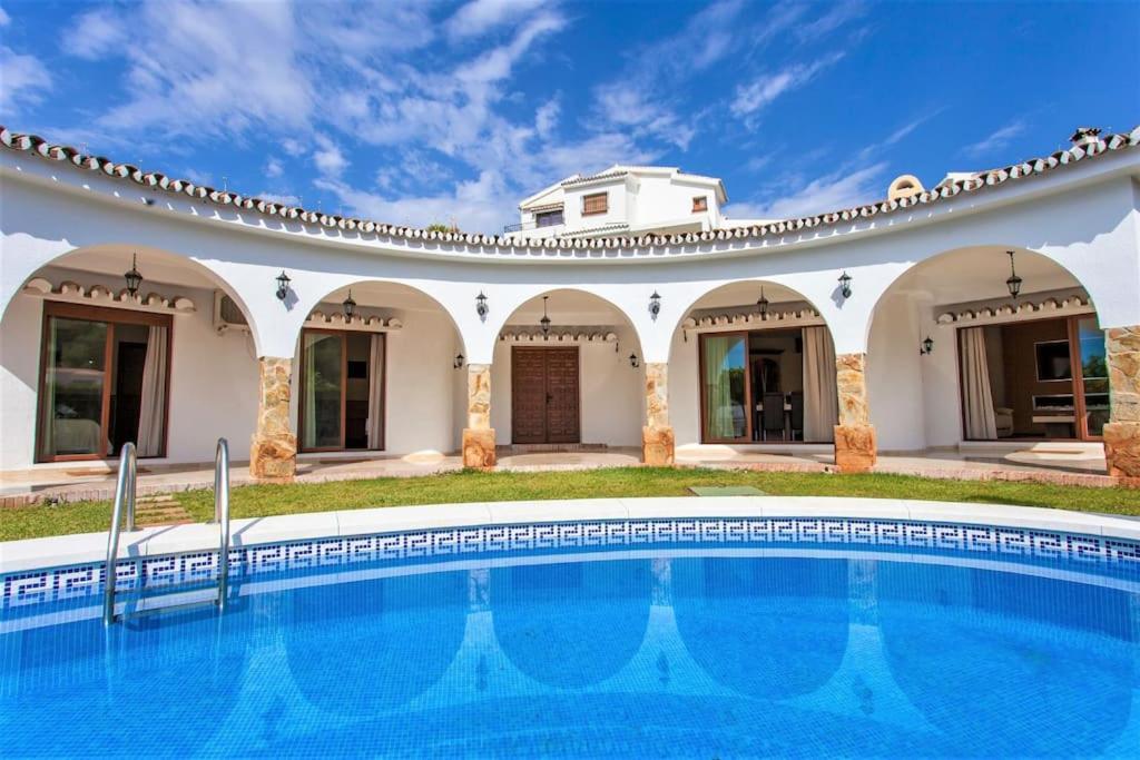 Summer Offers! Fabulous Luxury Villa Near The Beach Sleeps 8 Benalmádena Eksteriør billede
