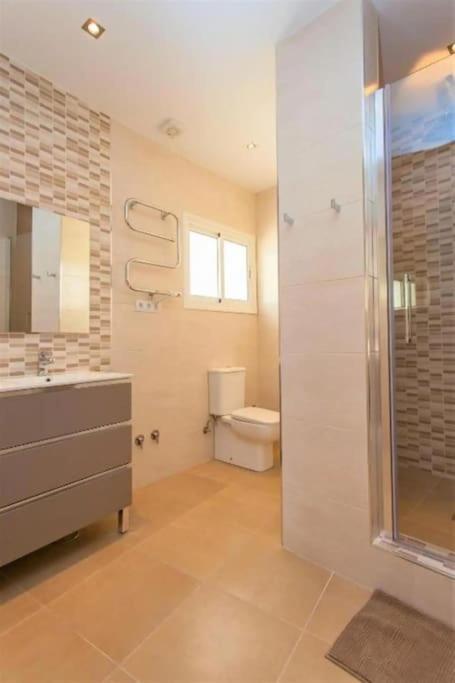 Summer Offers! Fabulous Luxury Villa Near The Beach Sleeps 8 Benalmádena Eksteriør billede