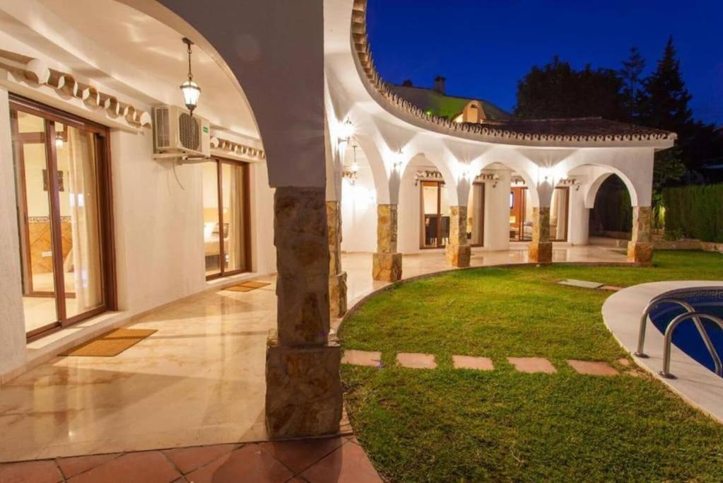 Summer Offers! Fabulous Luxury Villa Near The Beach Sleeps 8 Benalmádena Eksteriør billede